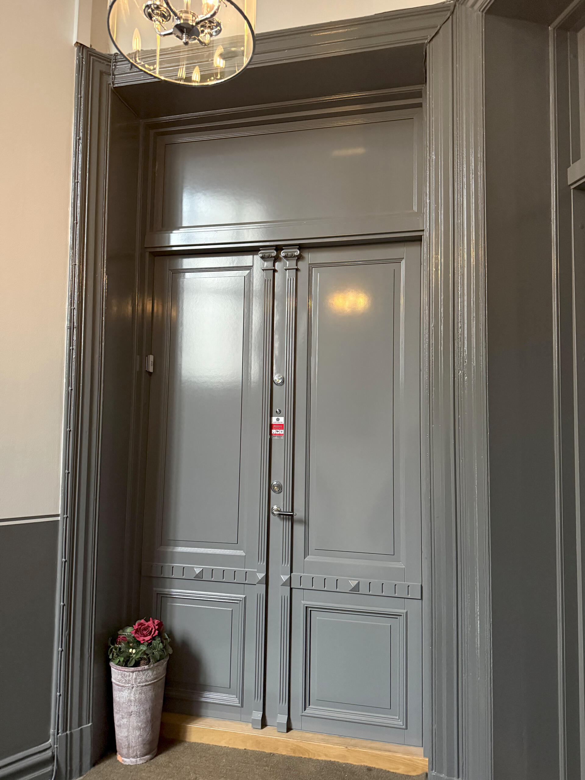 Dører i Elisenbergveien, Oslo